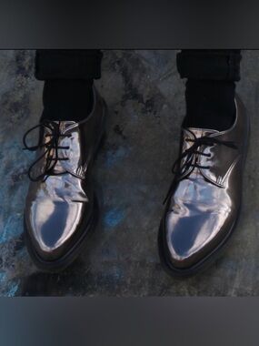 Dr. Martens Tanner Metallic Pewter Retro Pointed Oxfords *Minor Flaws*